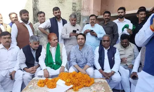 जयंत चौधरी की ताबड़तोड़ छोटी छोटी सभाएं, उमड़ रही है भीड़ जयंत चौधरी की ताबड़तोड़ छोटी छोटी सभाएं, उमड़ रही है भीड़