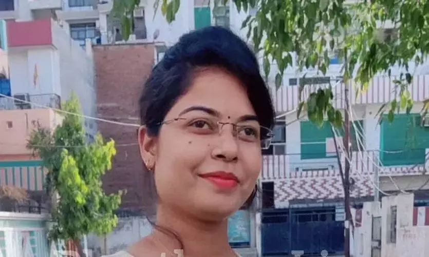 गांव की बेटी दीक्षा यादव ने जिले में पहली रैंक पाकर किया नाम रोशन गांव की बेटी दीक्षा यादव ने जिले में पहली रैंक पाकर किया नाम रोशन