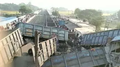 Train Accident : ओडिशा में रेल हादसा, ट्रेन बेपटरी होकर प्लेटफॉर्म और वेटिंग रूम से टकराई, 3 यात्रियों की मौत, कई घायल