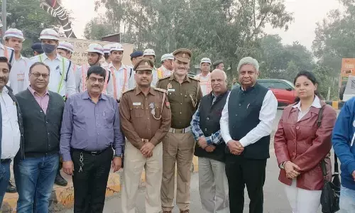 सड़क दुर्घटनाओं में जान गंवाने वालों, लोगों के लिए श्रद्धांजलि सभा का आयोजन