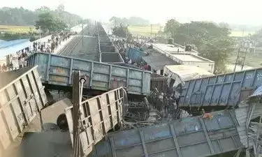 Train Accident : ओडिशा में रेल हादसा, ट्रेन बेपटरी होकर प्लेटफॉर्म और वेटिंग रूम से टकराई, 3 यात्रियों की मौत, कई घायल Train Accident : ओडिशा में रेल हादसा, ट्रेन बेपटरी होकर प्लेटफॉर्म और वेटिंग रूम से टकराई, 3 यात्रियों की मौत, कई घायल