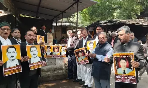 वाराणसी कचहरी में हुए ब्लास्ट की 15वी बरसी आज! अधिवक्ता बोले - सुरक्षा के मुक्कमल इंतजाम नहीं...