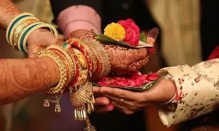 बिहार के छपरा में नई नवेली दुल्हन से मिलने आया पुराना बॉयफ्रेंड, फिर दूल्हे ने कर दिया चौंकाने वाला काम बिहार के छपरा में नई नवेली दुल्हन से मिलने आया पुराना बॉयफ्रेंड, फिर दूल्हे ने कर दिया चौंकाने वाला काम