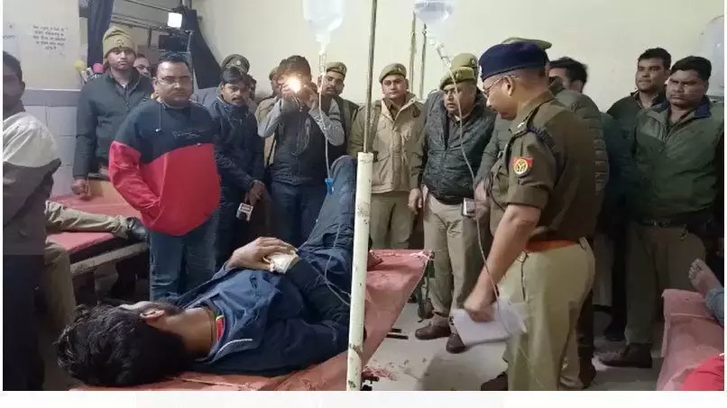 कार सवार लिफाफा गेंग के बदमाशों से हुई एटा पुलिस की मुठभेड़, 15 हजार का इनामी शंकरिया और साहुल को लगी गोली