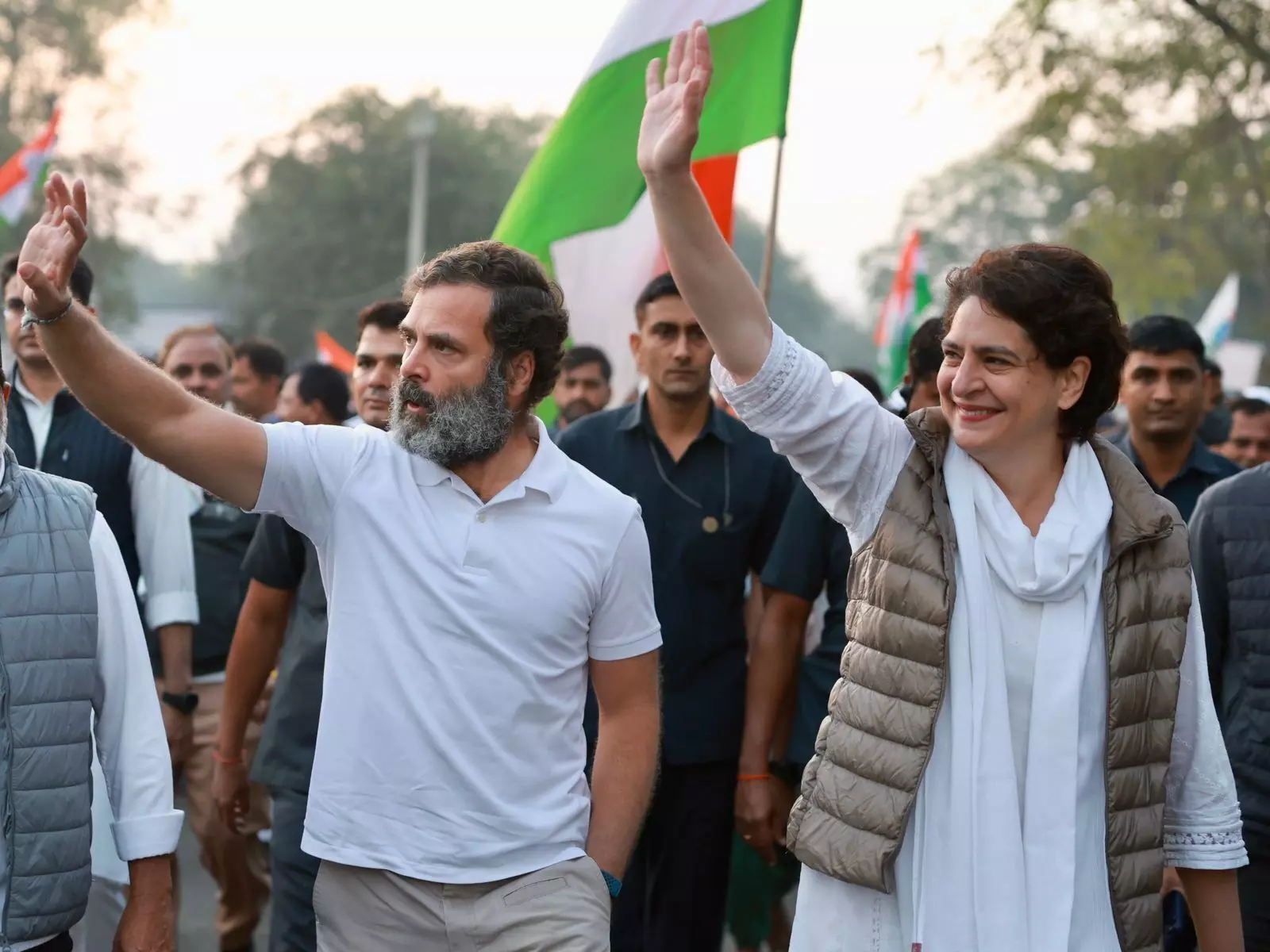 Bharat Jodo Yatra : राहुल गांधी को मिला बहन प्रियंका गांधी का साथ, MP में भारत जोड़ो यात्रा में हुई शामिल Bharat Jodo Yatra : राहुल गांधी को मिला बहन प्रियंका गांधी का साथ, MP में भारत जोड़ो यात्रा में हुई शामिल