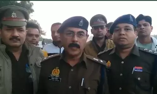 नोएडा : मोबाइल फोन छीनकर भाग रहा लुटेरा पुलिस मुठभेड़ में गिरफ्तार, कई मोबाइल हुए बरामद नोएडा : मोबाइल फोन छीनकर भाग रहा लुटेरा पुलिस मुठभेड़ में गिरफ्तार, कई मोबाइल हुए बरामद