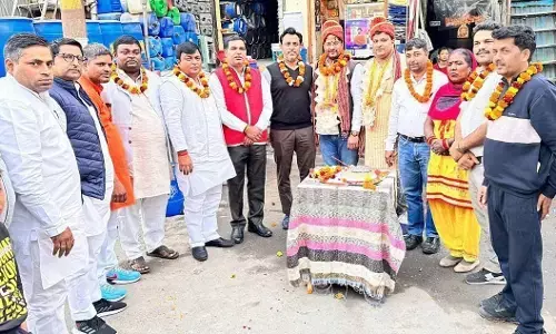 कार्यकर्ताओ ने बड़ी धूमधाम से मनाया जन्मदिन कार्यकर्ताओ ने बड़ी धूमधाम से मनाया जन्मदिन