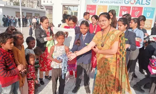 सतत विकास योजना के तहत गरीबों को वस्त्र वितरित किये सतत विकास योजना के तहत गरीबों को वस्त्र वितरित किये