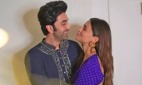 Alia Ranbir Daughter Name: आलिया-रणबीर की बेटी के नाम से उठाया पर्दा, कई भाषाओं में अर्थ भी समझाया, शेयर की पहली तस्वीर Alia Ranbir Daughter Name: आलिया-रणबीर की बेटी के नाम से उठाया पर्दा, कई भाषाओं में अर्थ भी समझाया, शेयर की पहली तस्वीर