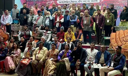 साम्प्रदायिकता और कॉरपोरेट, दोनों ही ख़तरों से लेखक लेंगे लोहा साम्प्रदायिकता और कॉरपोरेट, दोनों ही ख़तरों से लेखक लेंगे लोहा