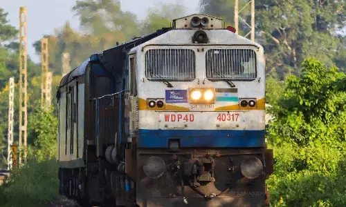 यात्रीगण कृपया ध्यान दें! रेल प्रशासन ने काशी विश्वनाथ एवं दून एक्सप्रेस समेत कई ट्रेनों को कोहरे के कारण निरस्त किया है... यात्रीगण कृपया ध्यान दें! रेल प्रशासन ने काशी विश्वनाथ एवं दून एक्सप्रेस समेत कई ट्रेनों को कोहरे के कारण निरस्त किया है...