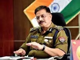 नोएडा में दो डीसीपी, एक एसीपी और एक दर्जन थाना प्रभारी बदले गए, देखिए पूरी सूची नोएडा में दो डीसीपी, एक एसीपी और एक दर्जन थाना प्रभारी बदले गए, देखिए पूरी सूची
