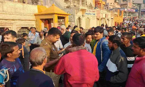 वाराणसी में डूबी नाव! सभी 34 लोग सुरक्षित वाराणसी पुलिस और स्थानीय मल्लाहों का जताया आभार...