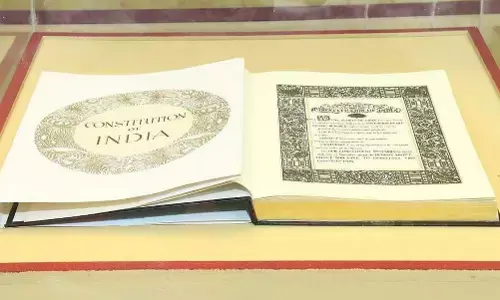 क्यों मनाते हैं संविधान दिवस? जानिए भारत के संविधान की खास बातें...
