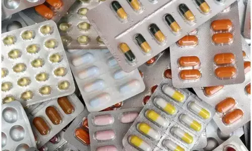 जो दवाएँ रोग से हमें बचाती हैं क्या हम उन्हें बचा पायेंगे?