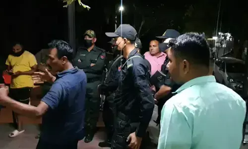 गुजरात में आपस में झड़प में चुनाव ड्यूटी पर तैनात अर्धसैनिक बल के 2 जवानों की मौत गुजरात में आपस में झड़प में चुनाव ड्यूटी पर तैनात अर्धसैनिक बल के 2 जवानों की मौत