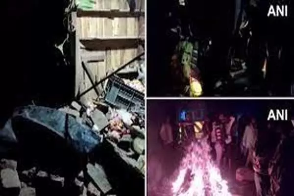 बिहार में भयानक हादसा, सारण में अनियंत्रित कार ने सड़क किनारे श्राद्ध कार्यक्रम का भोज खा रहे 18 लोगों को कुचला, 1 की मौत बिहार में भयानक हादसा, सारण में अनियंत्रित कार ने सड़क किनारे श्राद्ध कार्यक्रम का भोज खा रहे 18 लोगों को कुचला, 1 की मौत