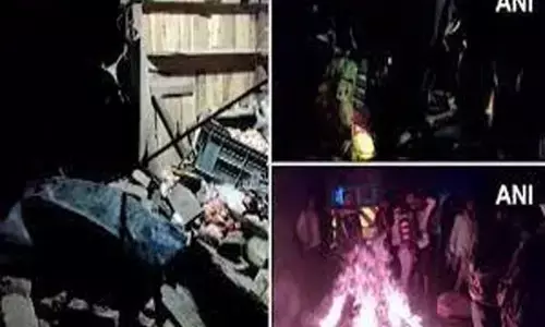 बिहार में भयानक हादसा, सारण में अनियंत्रित कार ने सड़क किनारे श्राद्ध कार्यक्रम का भोज खा रहे 18 लोगों को कुचला, 1 की मौत बिहार में भयानक हादसा, सारण में अनियंत्रित कार ने सड़क किनारे श्राद्ध कार्यक्रम का भोज खा रहे 18 लोगों को कुचला, 1 की मौत