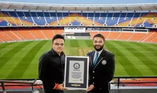 IPL 2022 में बना ये वर्ल्ड रिकॉर्ड, जानें- क्यों Guinness World Record में दर्ज हुआ मोटेरा का नरेंद्र मोदी स्टेडियम का नाम IPL 2022 में बना ये वर्ल्ड रिकॉर्ड, जानें- क्यों Guinness World Record में दर्ज हुआ मोटेरा का नरेंद्र मोदी स्टेडियम का नाम