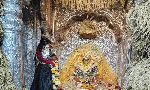 काशी में माता अन्नपूर्णा का 40 कुंटल धान की बालियों से हुआ अद्भुत श्रृंगार!