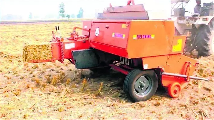 फसल अवशेष प्रबंधन को लेकर कृषि विभाग का कवायद तेज, बंडल बनाएगी बेलर मशीन