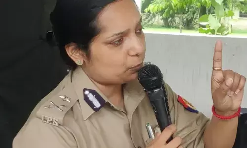 पहली महिला पुलिस कमिश्नर लक्ष्मी सिंह ने गौतमबुद्धनगर पुलिस कमिश्नर का लिया चार्ज