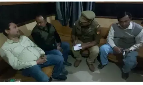 चंदौली में स्कॉर्पियो सवार बदमाशों ने पुलिस चौकी के सामने भरे बाजार जलशक्ति मिशन के अधिकारियों व कर्मचारियों को जमकर पीटा चंदौली में स्कॉर्पियो सवार बदमाशों ने पुलिस चौकी के सामने भरे बाजार जलशक्ति मिशन के अधिकारियों व कर्मचारियों को जमकर पीटा