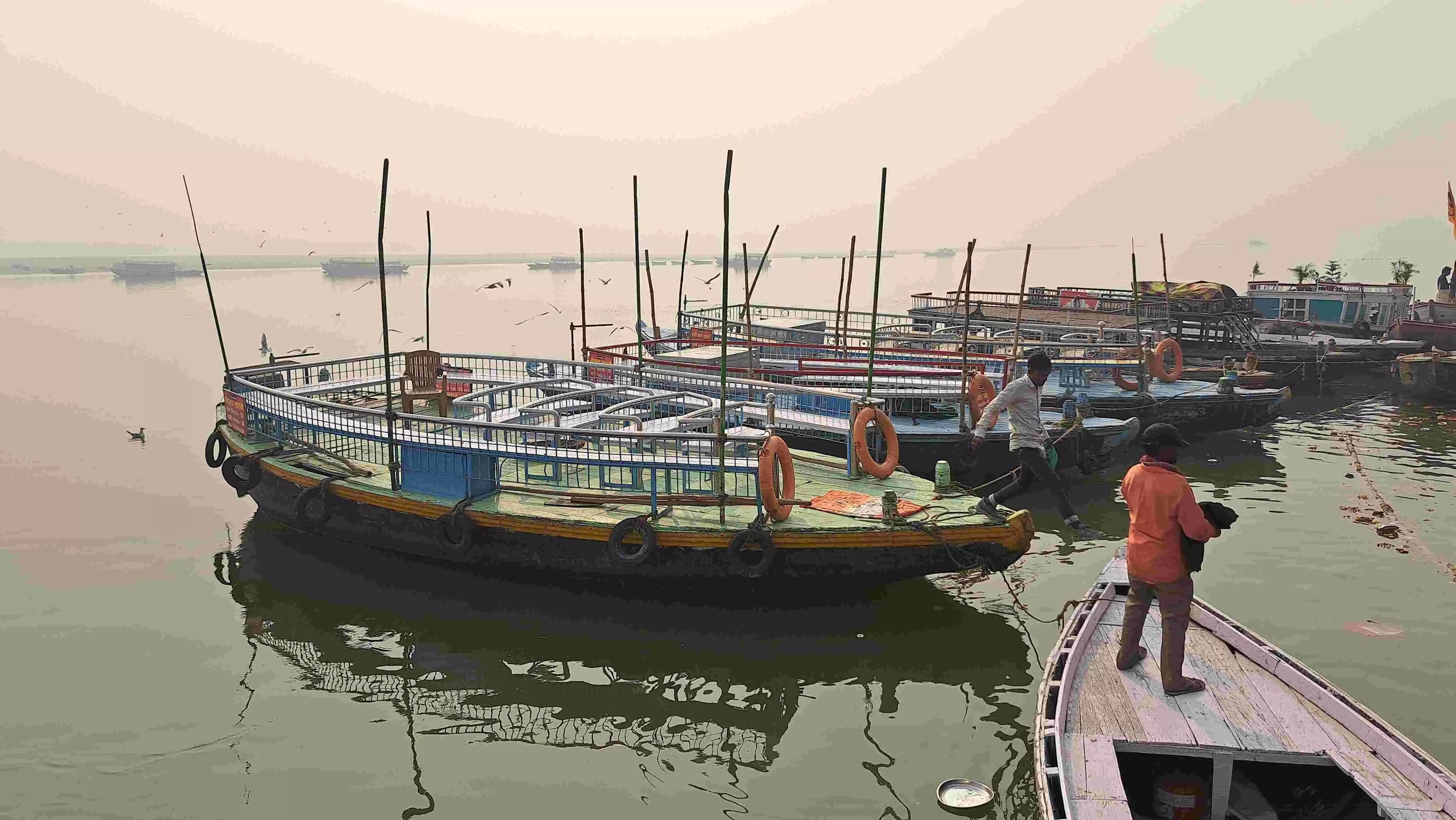 वाराणसी में नाव का संचालन बंद! नाविकों ने बुलाई बैठक, पुलिस ने कहा धारा 144 लागू