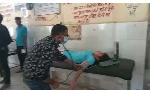 बलिया जेल में बंद कैदी से मिलने आयी पत्नी ने मुलाकात के दौरान पति पत्नी ने खाया जहर, जेल में जहर खाने से हड़कंप