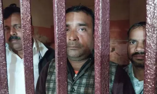 जलशक्ति मिशन के अधिकारियों व कर्मचारियों को पीटने वाला अभियुक्त किया गिरफ्तार जलशक्ति मिशन के अधिकारियों व कर्मचारियों को पीटने वाला अभियुक्त किया गिरफ्तार