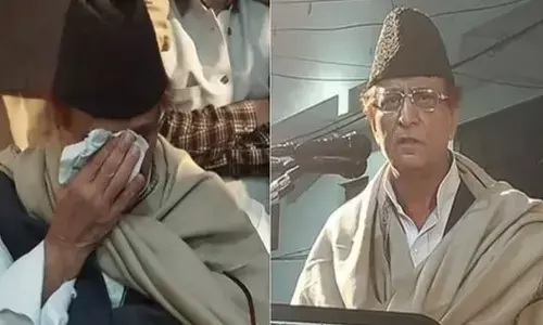 Rampur by Election: मां के पेट से निकलने से पहले बच्चा पूछता..., आजम खान के बयान पर बवाल, केस दर्ज Rampur by Election: मां के पेट से निकलने से पहले बच्चा पूछता..., आजम खान के बयान पर बवाल, केस दर्ज