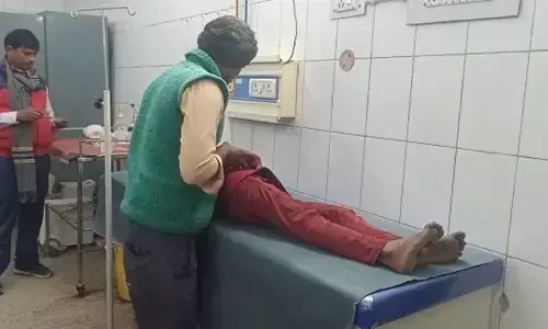 हलुआ गांव में घर के बाहर खेल रहे 8 वर्षीय बच्चे को एक युवक ने पीटा, पिता ने सैयदराजा थाना में दी तहरीर हलुआ गांव में घर के बाहर खेल रहे 8 वर्षीय बच्चे को एक युवक ने पीटा, पिता ने सैयदराजा थाना में दी तहरीर