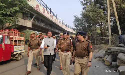वाराणसी को जाम से मुक्ति दिलाने सड़क पर उतरे पुलिस कमिश्नर और डीएम! चौकाघाट सड़क के चौड़ीकरण का कार्य होगा शुरू... वाराणसी को जाम से मुक्ति दिलाने सड़क पर उतरे पुलिस कमिश्नर और डीएम! चौकाघाट सड़क के चौड़ीकरण का कार्य होगा शुरू...