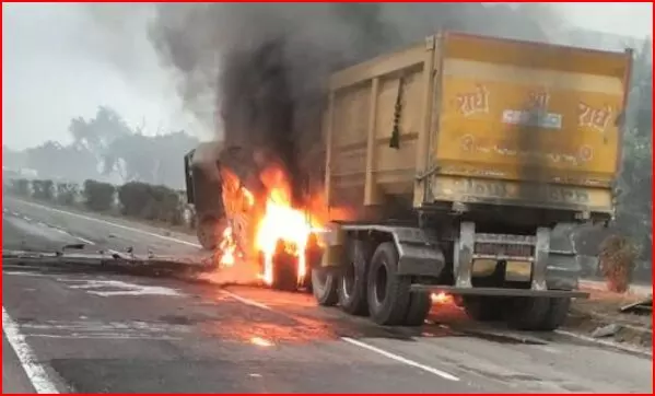 लखनऊ-कानपुर NH पर भीषण सड़क हादसा, गाड़ी में लगी आग में जिंदा जलकर मरे दो भाई समेत तीन की मौत