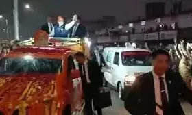 योगी के बुलडोजर के बाद मोदी की एम्बुलेंस बनी स्टार प्रचारक!