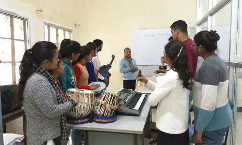 काशी में होगा म्यूजिक थेरेपी से डिप्रेशन का इलाज! काशी विद्यापीठ में तैयार हुआ सेंटर... काशी में होगा म्यूजिक थेरेपी से डिप्रेशन का इलाज! काशी विद्यापीठ में तैयार हुआ सेंटर...