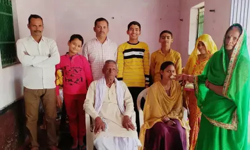 आईटीबीपी में किसान की बेटी का हुआ चयन बधाई देने के लिए क्षेत्र के लोगों का लागा तांता आईटीबीपी में किसान की बेटी का हुआ चयन बधाई देने के लिए क्षेत्र के लोगों का लागा तांता
