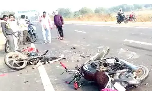 मध्यप्रदेश में दो बाइक में दिल दहलाने वाली भिड़ंत, चार की मौत से मचा हाहाकार मध्यप्रदेश में दो बाइक में दिल दहलाने वाली भिड़ंत, चार की मौत से मचा हाहाकार