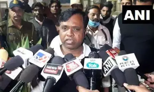 मध्य प्रदेश में बड़ा हादसा : रतलाम में सड़क किनारे खड़े लोगों को ट्रक ने कुचला, पांच की मौत, 11 घायल मध्य प्रदेश में बड़ा हादसा : रतलाम में सड़क किनारे खड़े लोगों को ट्रक ने कुचला, पांच की मौत, 11 घायल