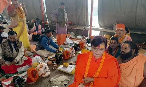 काशी में किन्नर समाज के मृत आत्माओं के लिए मोक्ष की हुई प्रार्थना! किन्नर अखाड़ा प्रमुख ने किया नेतृत्व.... काशी में किन्नर समाज के मृत आत्माओं के लिए मोक्ष की हुई प्रार्थना! किन्नर अखाड़ा प्रमुख ने किया नेतृत्व....