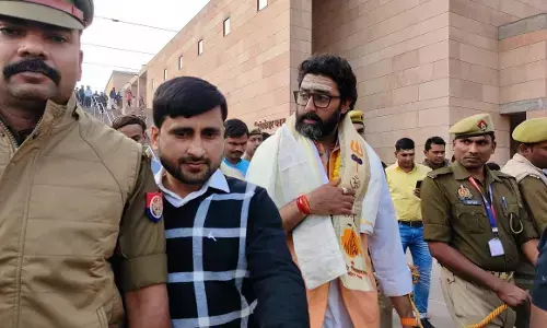 काशी पहुंचे जूनियर बच्चन! काशी विश्वनाथ में किया दर्शन पूजन देखिए एक्सक्लूसिव तस्वीरें...