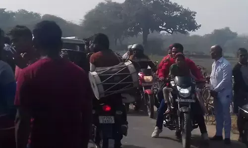 12 दिन से गायब व्यक्ति की रोड किनारे तालाब में मिला शव, सूचना देने के बाद यदि चेत जाती पुलिस तो रोकी जा सकती थी बड़ी वारदात 12 दिन से गायब व्यक्ति की रोड किनारे तालाब में मिला शव, सूचना देने के बाद यदि चेत जाती पुलिस तो रोकी जा सकती थी बड़ी वारदात