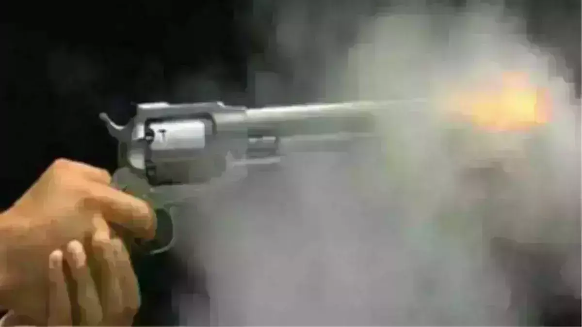 ग्वालियर में 11वी के छात्र ने पिता की लाइसेंसी बन्दूक से गोली मारकर की ख़ुदकुशी ग्वालियर में 11वी के छात्र ने पिता की लाइसेंसी बन्दूक से गोली मारकर की ख़ुदकुशी