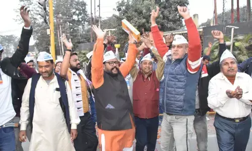 AAP कार्यकर्ताओं ने दिल्ली MCD जीत का मनाया जश्न, गोरखपुर निकाय चुनाव में भी सभी सीटो पर मजबूती से लड़ेंगी आप: विजय श्रीवास्तव AAP कार्यकर्ताओं ने दिल्ली MCD जीत का मनाया जश्न, गोरखपुर निकाय चुनाव में भी सभी सीटो पर मजबूती से लड़ेंगी आप: विजय श्रीवास्तव