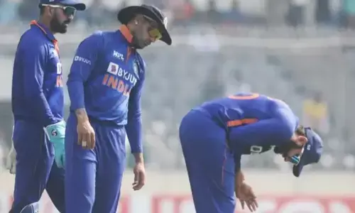 INDvsBAN : टीम इंडिया को लगा बड़ा झटका, तीसरे वनडे से रोहित शर्मा समेत ये तीन खिलाडी हुए बाहर INDvsBAN : टीम इंडिया को लगा बड़ा झटका, तीसरे वनडे से रोहित शर्मा समेत ये तीन खिलाडी हुए बाहर