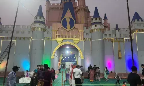नोएडा स्टेडियम में क्रिसमस एवं न्यू ईयर कार्निवल शुरू नोएडा स्टेडियम में क्रिसमस एवं न्यू ईयर कार्निवल शुरू