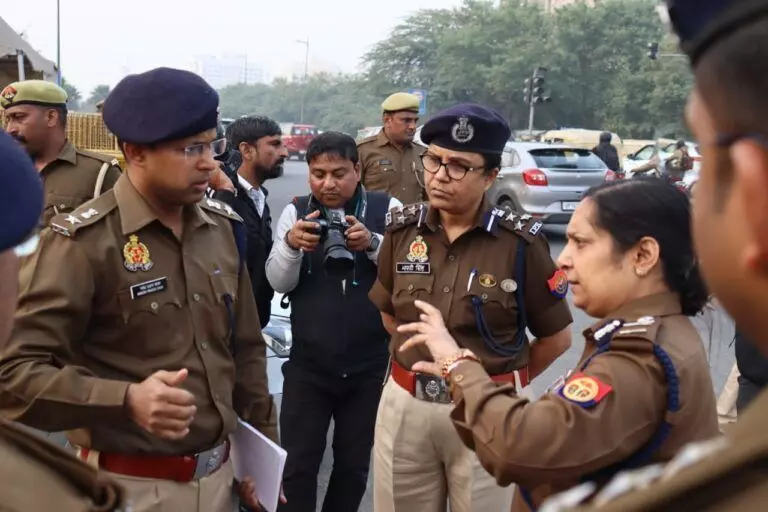 कमिश्नर लक्ष्मी सिंह ने पीआरओ समेत तीन पुलिसकर्मी निलंबित, जांच के दिए आदेश