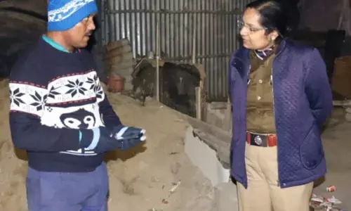 कमिश्नर के रियलिटी चेक में पास हुयी नोएडा पुलिस, मिलेगा 10 हजार का पुरस्कार कमिश्नर के रियलिटी चेक में पास हुयी नोएडा पुलिस, मिलेगा 10 हजार का पुरस्कार