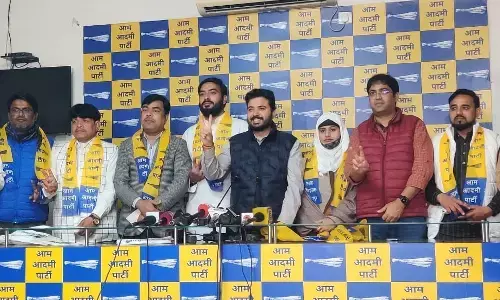 कांग्रेस के उपाध्यक्ष अली मेहंदी ने AAP का दामन थामा, दो पार्षद हुए आप के खेमे में शामिल कांग्रेस के उपाध्यक्ष अली मेहंदी ने AAP का दामन थामा, दो पार्षद हुए आप के खेमे में शामिल