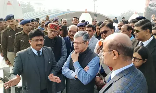 рд░реЗрд▓ рдордВрддреНрд░реА рдиреЗ рдХрд┐рдпрд╛ рд╕реНрдЯреЗрд╢рди рдХрд╛ рдирд┐рд░реАрдХреНрд╖рдг! рдмреЛрд▓реЗ - рд╡рд╛рд░рд╛рдгрд╕реА рдЬрдВрдХреНрд╢рди рдХреЛ рджреБрдирд┐рдпрд╛ рдХреЗ рд╕рд░реНрд╡рд╢реНрд░реЗрд╖реНрда рд░реЗрд▓рд╡реЗ рд╕реНрдЯреЗрд╢рди рдмрдирд╛рдПрдВрдЧреЗ... рд░реЗрд▓ рдордВрддреНрд░реА рдиреЗ рдХрд┐рдпрд╛ рд╕реНрдЯреЗрд╢рди рдХрд╛ рдирд┐рд░реАрдХреНрд╖рдг! рдмреЛрд▓реЗ - рд╡рд╛рд░рд╛рдгрд╕реА рдЬрдВрдХреНрд╢рди рдХреЛ рджреБрдирд┐рдпрд╛ рдХреЗ рд╕рд░реНрд╡рд╢реНрд░реЗрд╖реНрда рд░реЗрд▓рд╡реЗ рд╕реНрдЯреЗрд╢рди рдмрдирд╛рдПрдВрдЧреЗ...